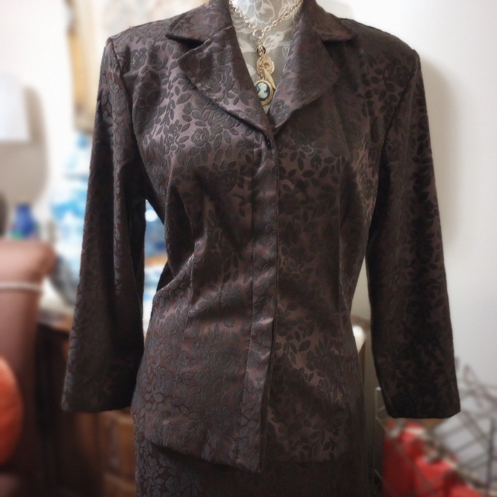 Alyn Paige Skirt Suit - Picture 5 of 11